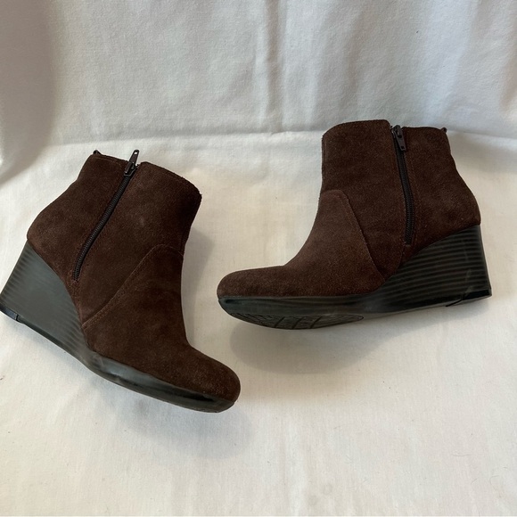 Clark’s Dark Brown Suede Wedge Booties - Picture 4 of 6